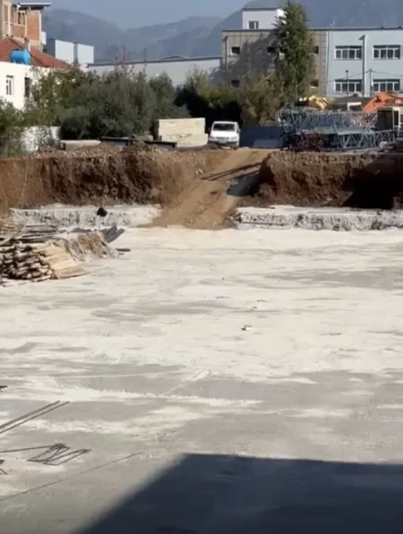 Tirane, shitet apartament 2+1 Kati 4, 94 m² 64.000 € (Rruga Teuta)