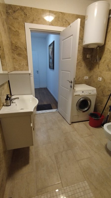 Tirane, jepet me qera 1+1 Kati 4, 400 € (Kel kodheli)