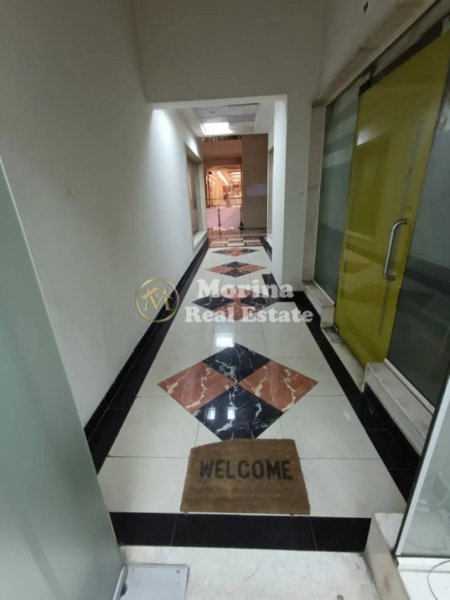 Tirane, jepet me qera ambjent biznesi Kati 2, 40 m² 400 € (Rruga e Barrikadave)