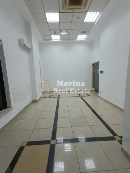 Tirane, jepet me qera ambjent biznesi Kati 2, 40 m² 400 € (Rruga e Barrikadave)
