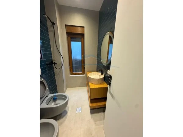 Tirane, jepet me qera Vile 3 Katshe Kati 0, 200 m² 3.000 € (Colombo Teg)