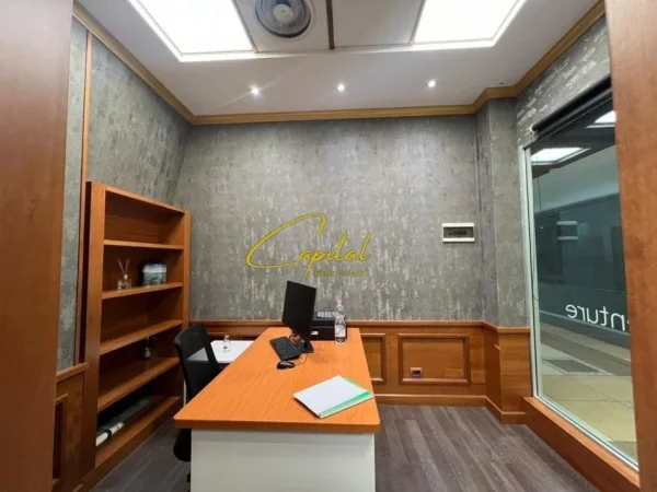 Tirane, jepet me qera zyre Kati 2, 25 m² 600 € (BULEVARDI DESHMORET E KOMBIT)