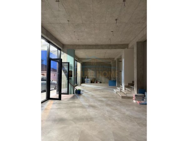 Tirane, jepet me qera Vile Kati 0, 750 m² 6.000 € (SAUK)