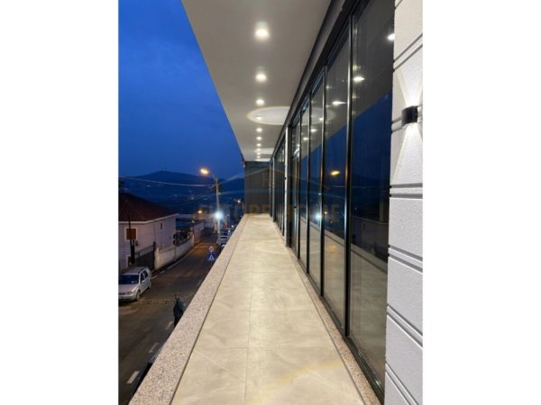 Tirane, jepet me qera Vile Kati 0, 750 m² 6.000 € (SAUK)