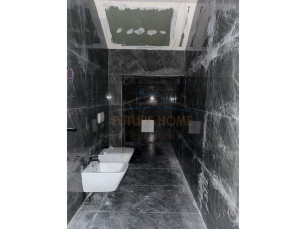 Tirane, jepet me qera Vile Kati 0, 750 m² 6.000 € (SAUK)