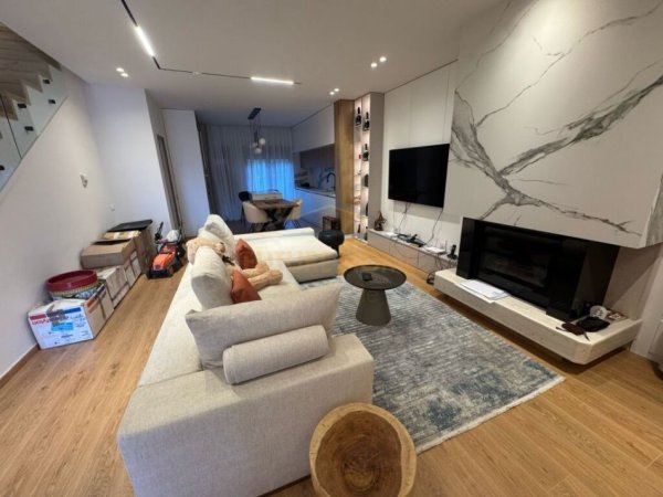Tirane, jepet me qera Vile 4+1 , 201 m² 3.000 € (Vilë 3-Katëshe, Colombo Rezidence TEG)