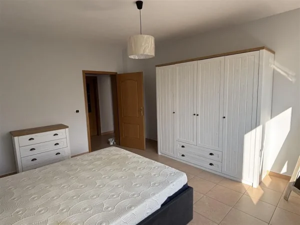 Tirane, jap me qera apartament 1+1+Ballkon Kati 6, 80 m² 730 € (Bllok)