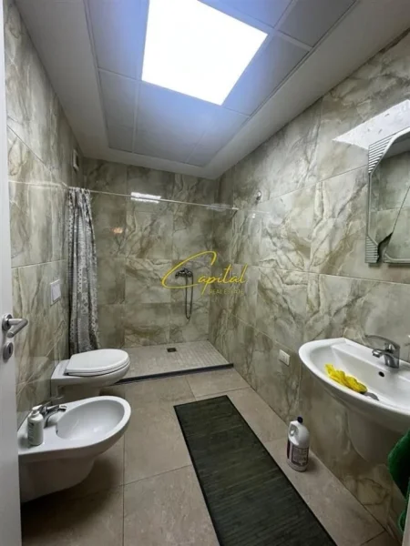 Tirane, jepet me qera apartament 2+1 Kati 6, 100 m² 700 € (DON BOSKO)