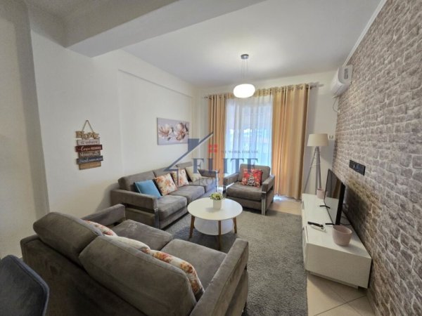 Tirane, jepet me qera apartament 2+1+Ballkon Kati 3, 100 m² 600 € (Tirana Golden Park)