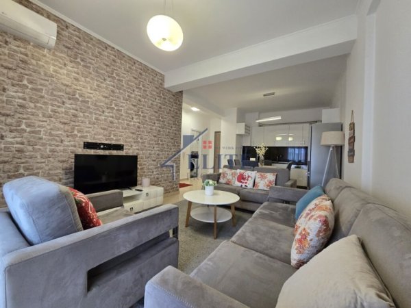 Tirane, jepet me qera apartament 2+1+Ballkon Kati 3, 100 m² 600 € (Tirana Golden Park)