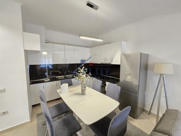 Tirane, jepet me qera apartament 2+1+Ballkon Kati 3, 100 m² 600 € (Tirana Golden Park)