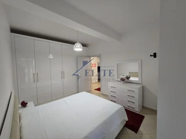 Tirane, jepet me qera apartament 2+1+Ballkon Kati 3, 100 m² 600 € (Tirana Golden Park)