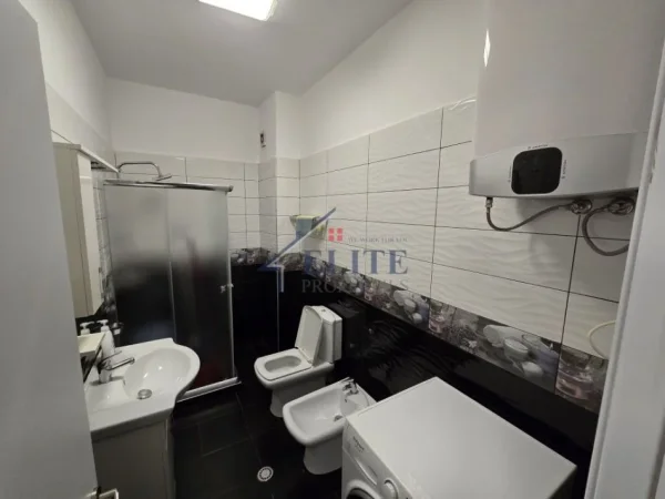 Tirane, jepet me qera apartament 2+1+Ballkon Kati 3, 100 m² 600 € (Tirana Golden Park)
