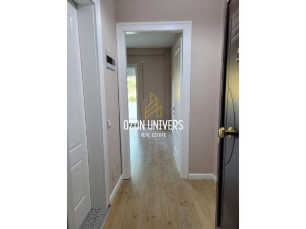 Tirane, jepet me qera apartament 1+1+Ballkon Kati 4, 400 m² 400 € (Kopshti Botanik)