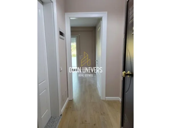 Tirane, jepet me qera apartament 1+1+Ballkon Kati 4, 400 m² 400 € (Kopshti Botanik)