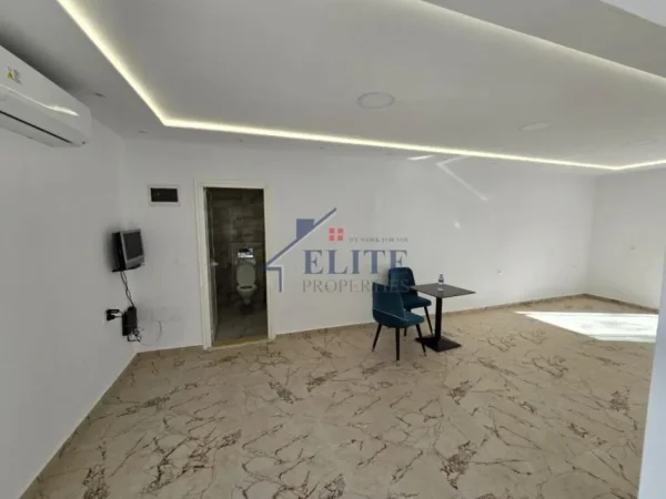 Tirane, jepet me qera dyqan Kati 0, 50 m² 1.300 € (21 Dhjetori)