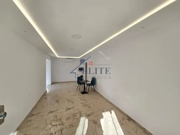 Tirane, jepet me qera dyqan Kati 0, 50 m² 1.300 € (21 Dhjetori)