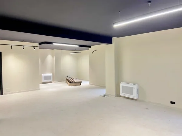 Tirane, jepet me qera zyre Kati 8, 145 m² 689.000.740 € (qender)