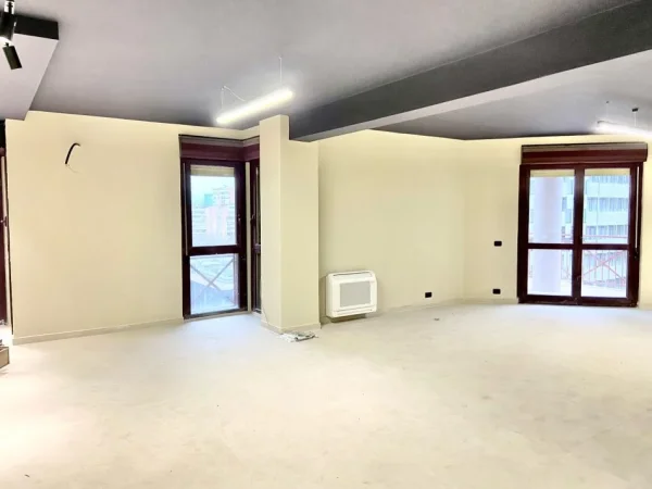 Tirane, jepet me qera apartament Kati 8, 145 m² 2.000 € (qender)