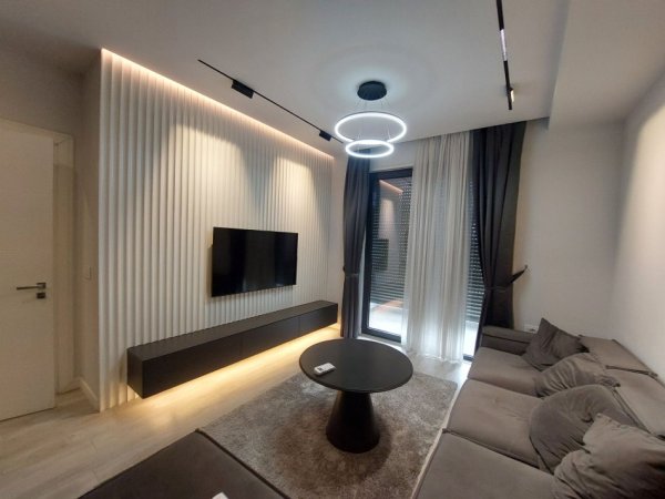 Tirane, jepet me qera apartament 2+1+Ballkon Kati 5, 100 m² 800 € (Xhanfize Keko)