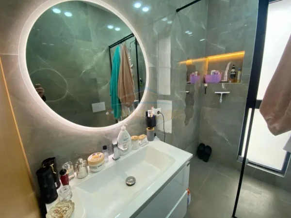 APARTAMENT 1+1 +POST PARKIMI ME QERA , FARMACIA 10,ARLIS