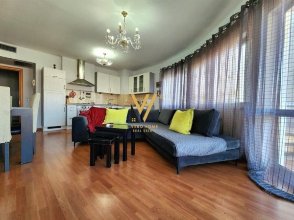 Tirane, jepet me qera apartament 1+1+Ballkon Kati 9, 70 m² 520 € (ZOGU I ZI)