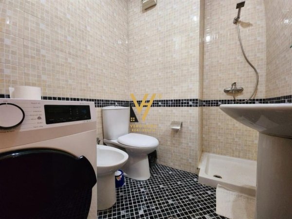 Tirane, jepet me qera apartament 1+1+Ballkon Kati 9, 70 m² 520 € (ZOGU I ZI)