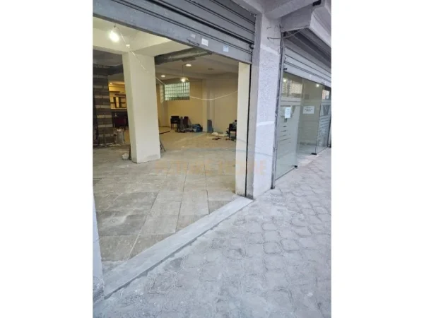 Tirane, jepet me qera dyqan Kati 0, 200 m² 1.700 € (Rruga Jordan Misja, Tiranë. AREA49871)