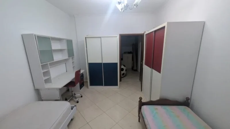 Tirane, jepet me qera apartament 2+1+Ballkon Kati 4, 450 m² 450 € (Don Bosko prane Xhamise)
