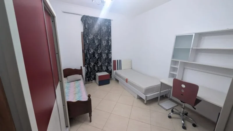 Tirane, jepet me qera apartament 2+1+Ballkon Kati 4, 450 m² 450 € (Don Bosko prane Xhamise)