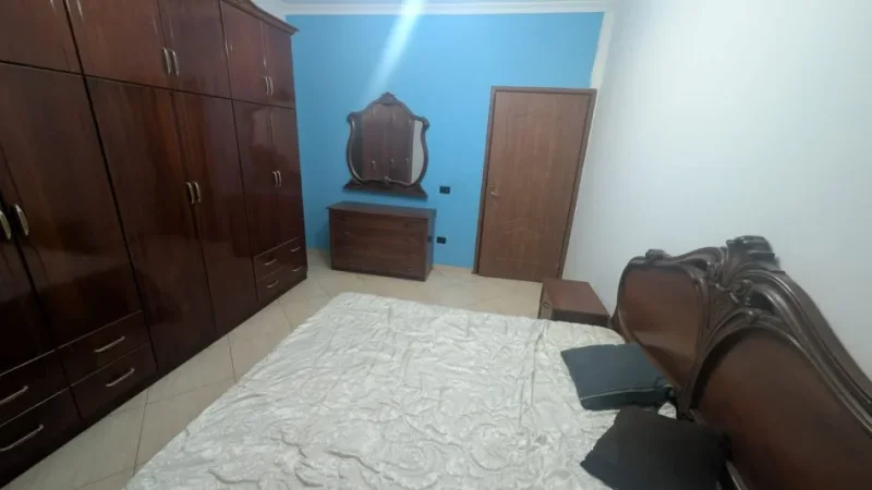 Tirane, jepet me qera apartament 2+1+Ballkon Kati 4, 450 m² 450 € (Don Bosko prane Xhamise)
