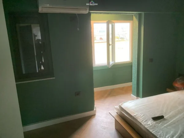 Tirane, jepet me qera apartament Kati 4, 60 m² 600 € (pazari i ri)