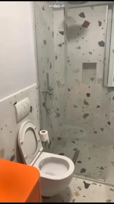 Tirane, jepet me qera apartament Kati 4, 60 m² 600 € (pazari i ri)