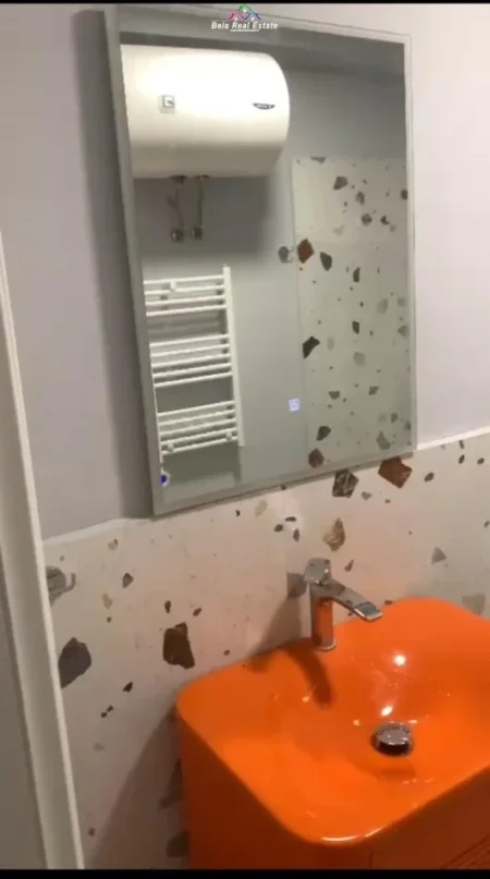 Tirane, jepet me qera apartament Kati 4, 60 m² 600 € (pazari i ri)