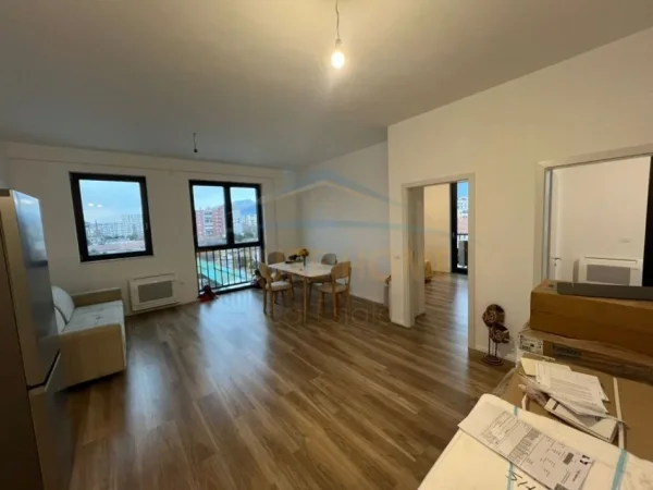 APARTAMENT 2+1 ME QERA TEK RRUGA FERIT XHAJKO, ISH RESTO.DURRESI