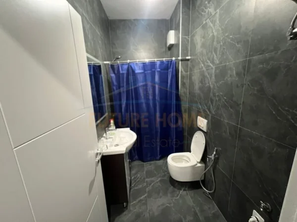 APARTAMENT 2+1 ME QERA TEK RRUGA FERIT XHAJKO, ISH RESTO.DURRESI
