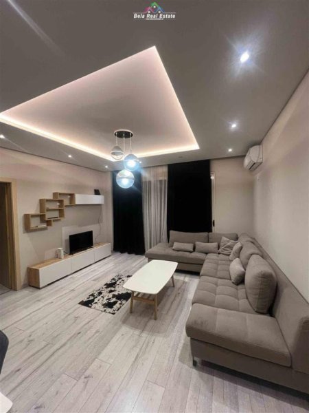 Tirane, jepet me qera apartament 2+1 Kati 4, 103 m² 550 € (astir)