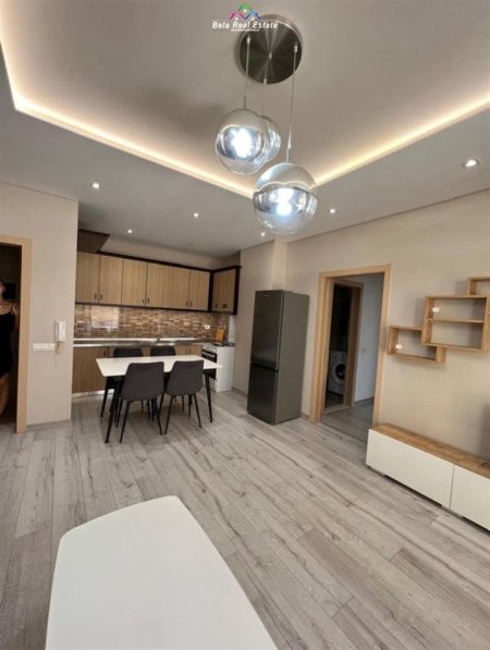 Tirane, jepet me qera apartament 2+1 Kati 4, 103 m² 550 € (astir)