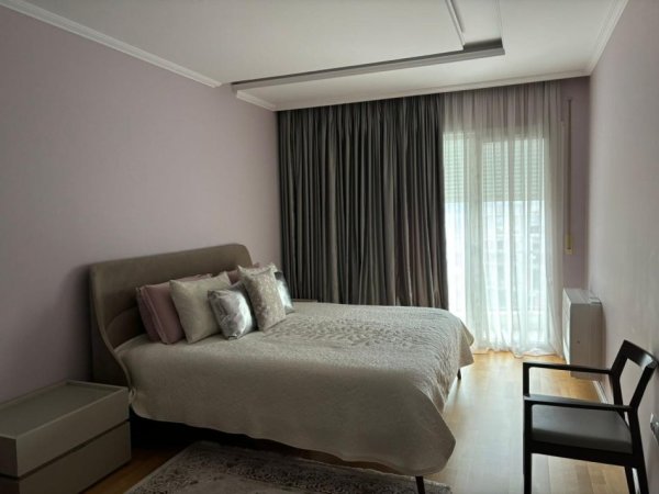 Tirane, shitet apartament 3+1 Kati 3, 171 m² 360.000 € (Kopshti Botanik)