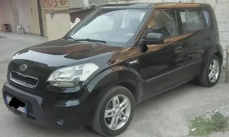 Elbasan, shitet makine Kia Soul Nafte, e zeze manuale Klima 192.000 km 4.200 €