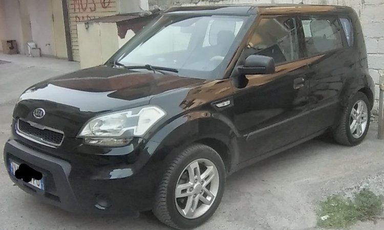 Elbasan, shitet makine Kia Soul Nafte, e zeze manuale Klima 192.000 km 4.200 €