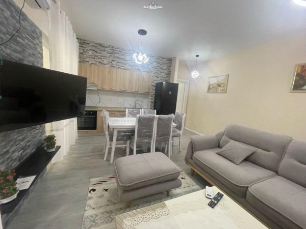 Tirane, jepet me qera apartament 2+1 Kati 2, 120 m² 500 € (5 maji)