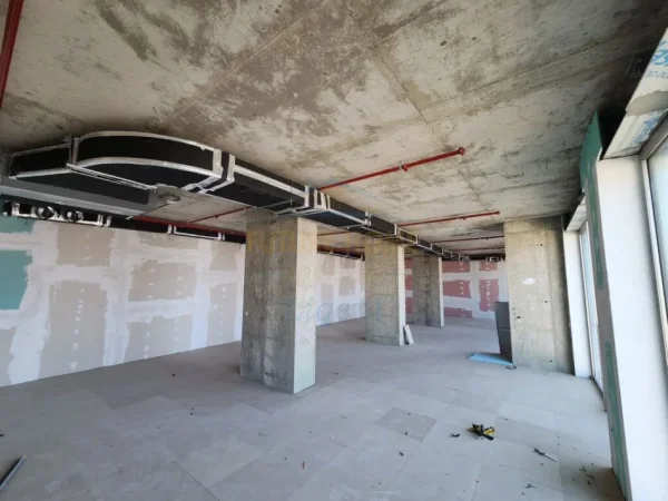 Tirane, jepet me qera ambjent biznesi Kati 14, 356 m² 13.800 € (Rruga e Elbasanit)