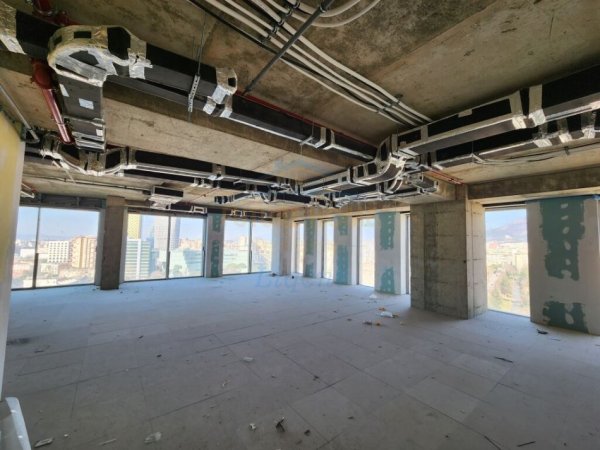 Tirane, jepet me qera ambjent biznesi Kati 14, 356 m² 13.800 € (Rruga e Elbasanit)