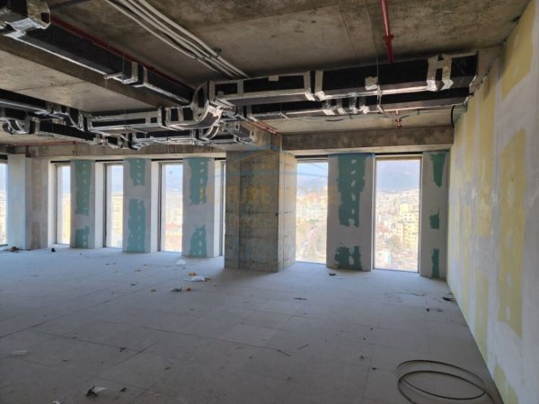 Tirane, jepet me qera ambjent biznesi Kati 14, 356 m² 13.800 € (Rruga e Elbasanit)