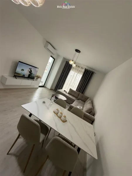 Tirane, jepet me qera apartament 1+1+Ballkon Kati 4, 70 m² 500 € (astir)