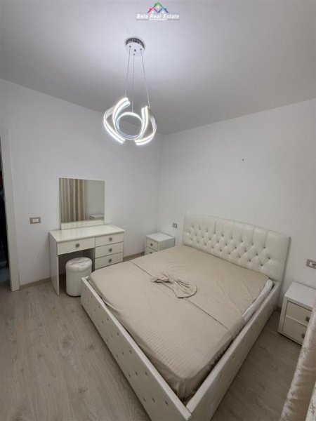 Tirane, jepet me qera apartament 1+1+Ballkon Kati 4, 70 m² 500 € (astir)