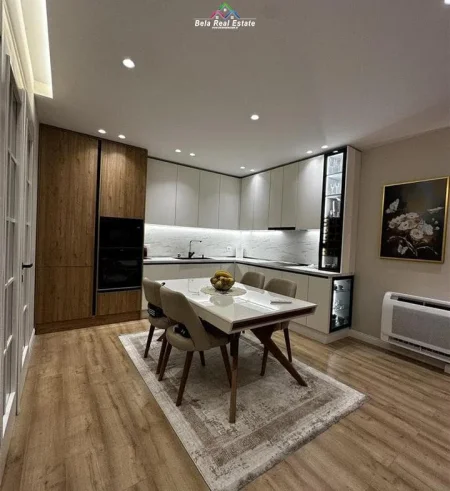 Tirane, shes apartament 2+1+Ballkon Kati 7, 112 m² 252.900 € (xhamllik)