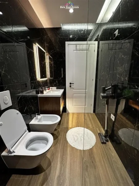 Tirane, shes apartament 2+1+Ballkon Kati 7, 112 m² 252.900 € (xhamllik)