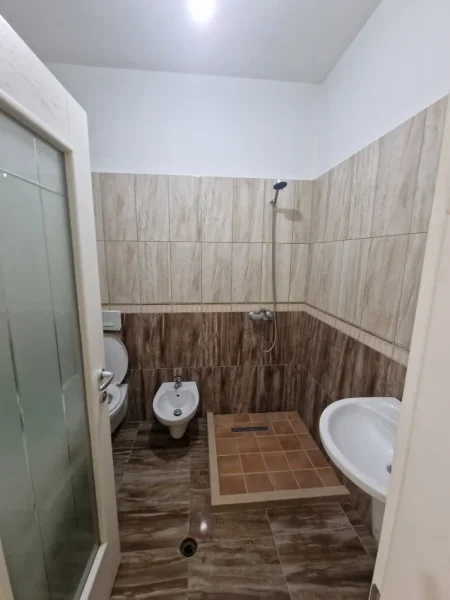 Durres, shitet apartament 2+1+Aneks+Ballkon Kati 5, 95 m² 180.000 € (Rrota e Kuqe)